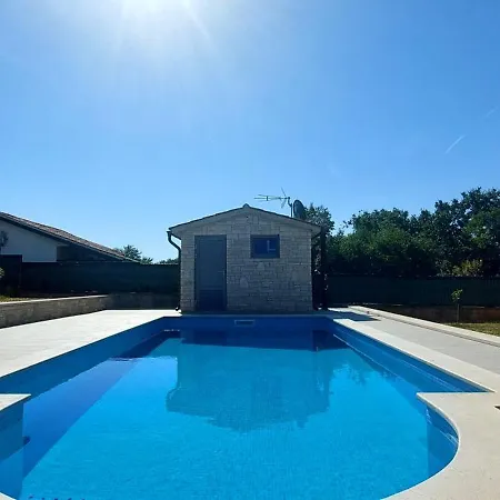 Belavic - Kazuni Lägenhet *